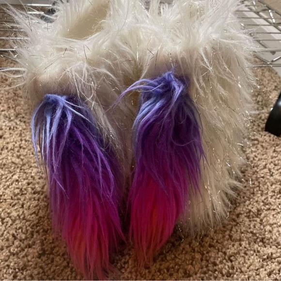 Justice White Unicorn Slippers Size 6/7 - Picture 3 of 6